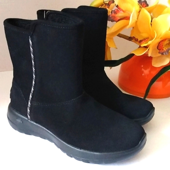 SKECHERS AIR COOLED GOGA MAT BLACK SUEDE ANKLE BOOTS SIZE 5.5 NWT - Picture 1 of 7